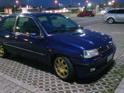 �Io ho acquistato proprio quest�ultima � conclude il 47enne Giulio -: l�ho presa in ottime condizioni a 15mila euro. Andare in giro con lei rappresenta un bel modo per distinguersi dai possessori delle auto moderne, anonime e tutte uguali tra loro�